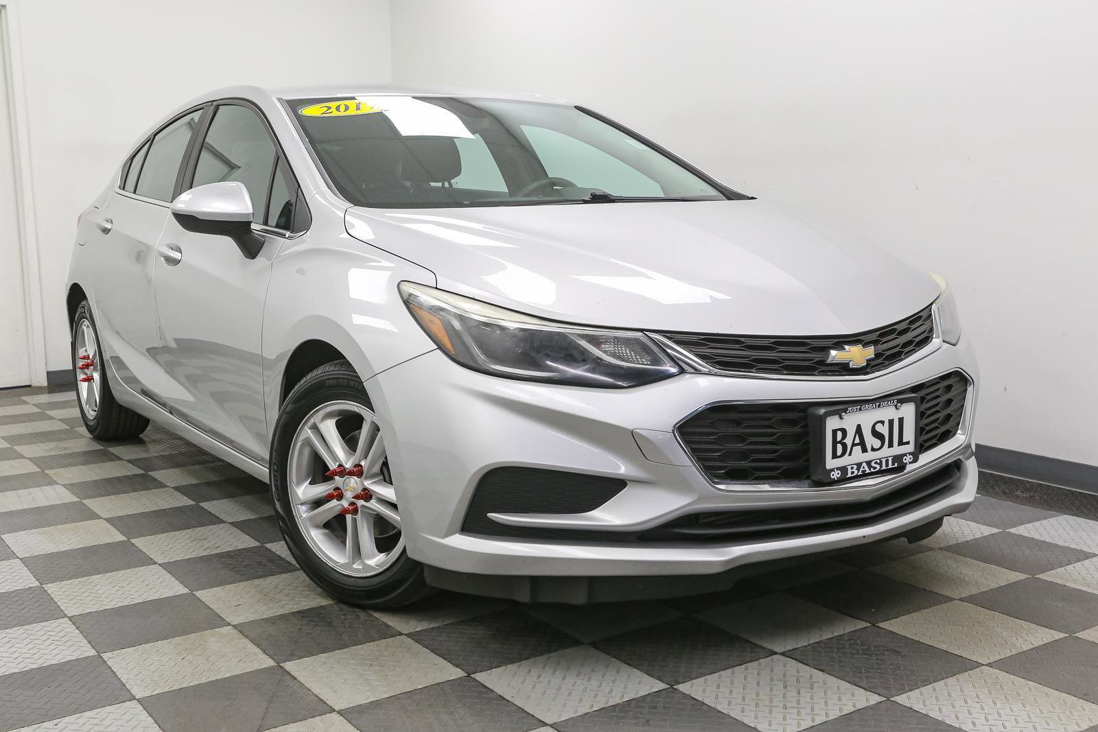 Used 2017 Chevrolet Cruze LT FWD image 2