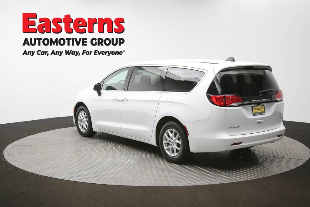 Used 2022 Chrysler Voyager LX image 61