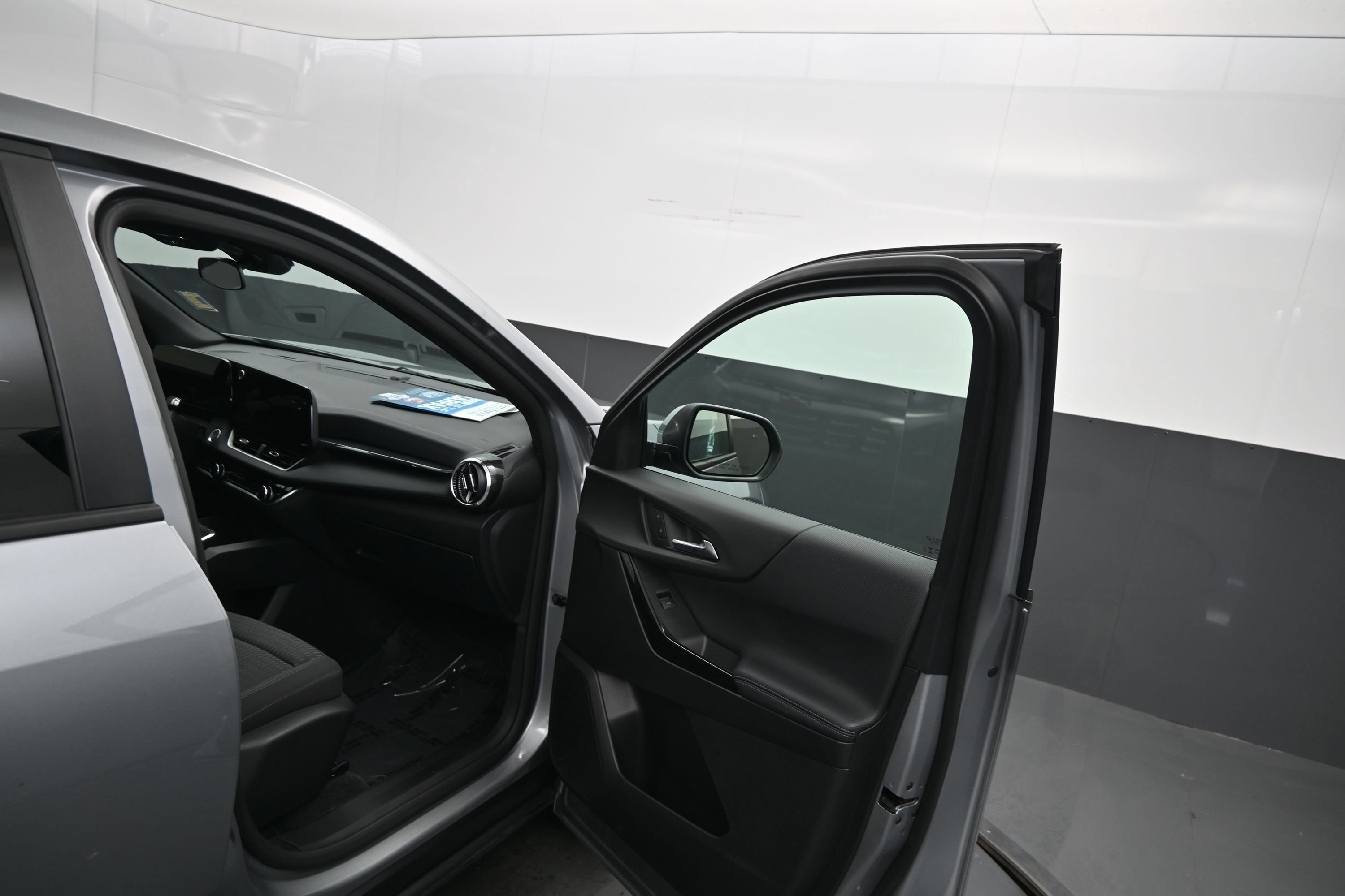 Used 2026 Chevrolet Equinox LT FWD image 13