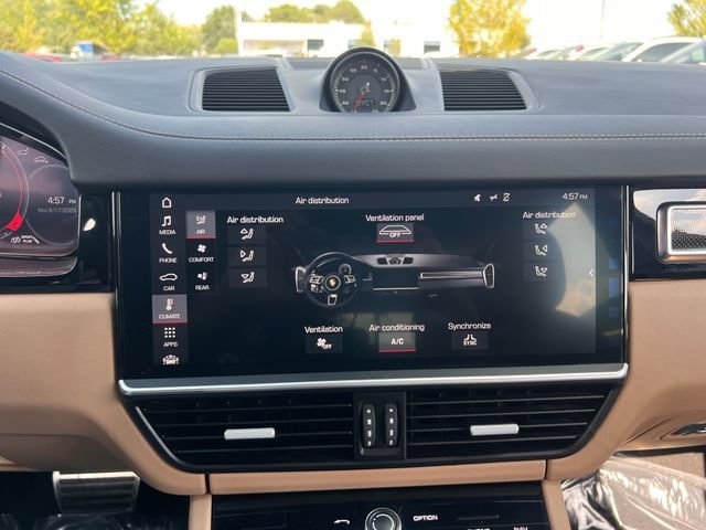 Used 2019 Porsche Cayenne Turbo AWD/4WD image 28