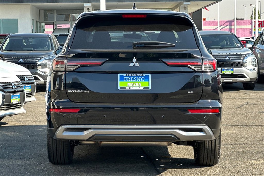 New 2025 Mitsubishi Outlander SE image 6