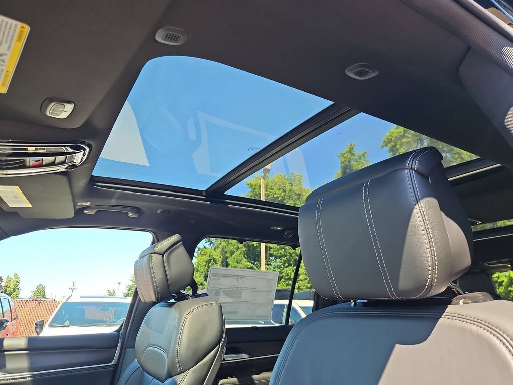 New 2026 Jeep Grand Wagoneer Summit AWD/4WD image 28