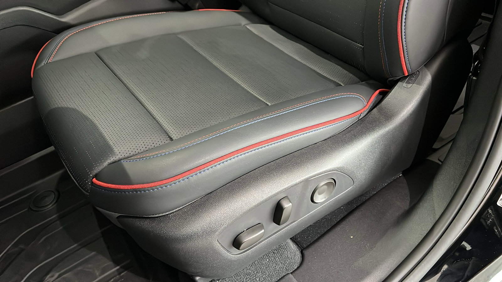 New 2024 Chevrolet Silverado EV RST image 15