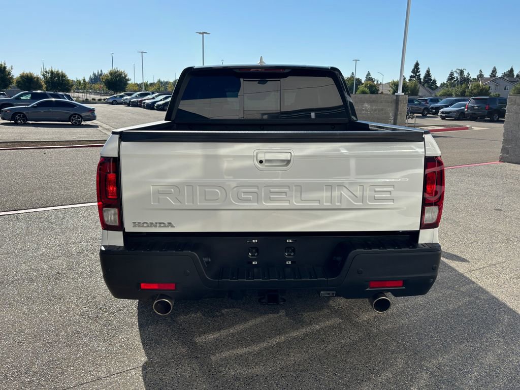 Used 2025 Honda Ridgeline Black Edition image 6