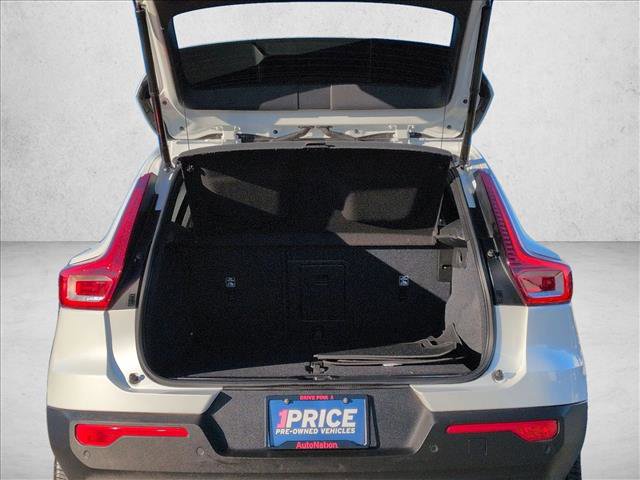 Used 2023 Volvo XC40 B4 Plus w/ Driver Assist Package image 6