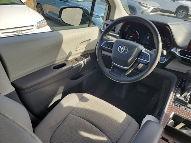 Used 2021 Toyota Sienna LE image 7