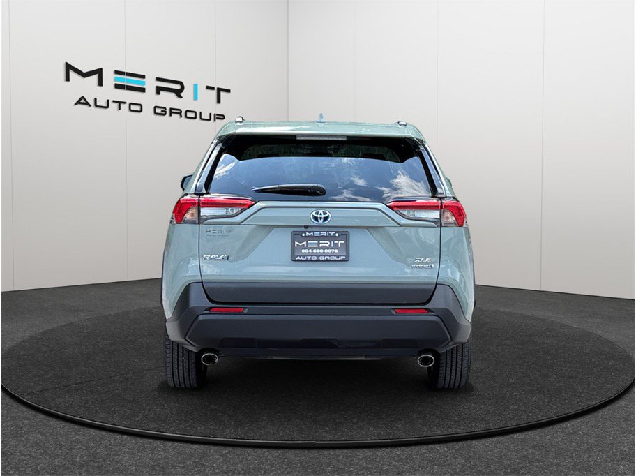Used 2021 Toyota RAV4 XLE Premium AWD/4WD image 8
