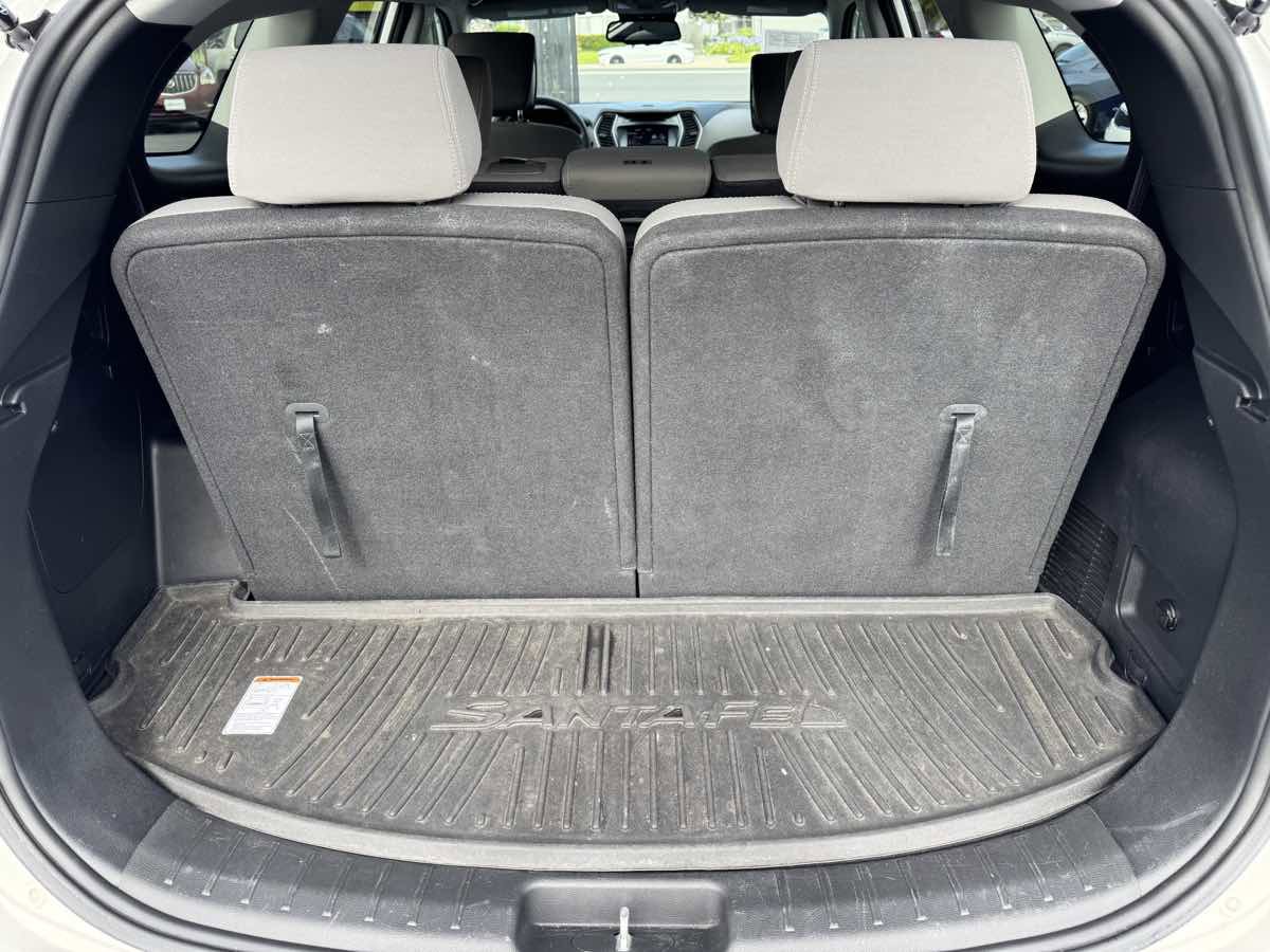 Used 2017 Hyundai Santa Fe SE w/ Cargo Package FWD image 24