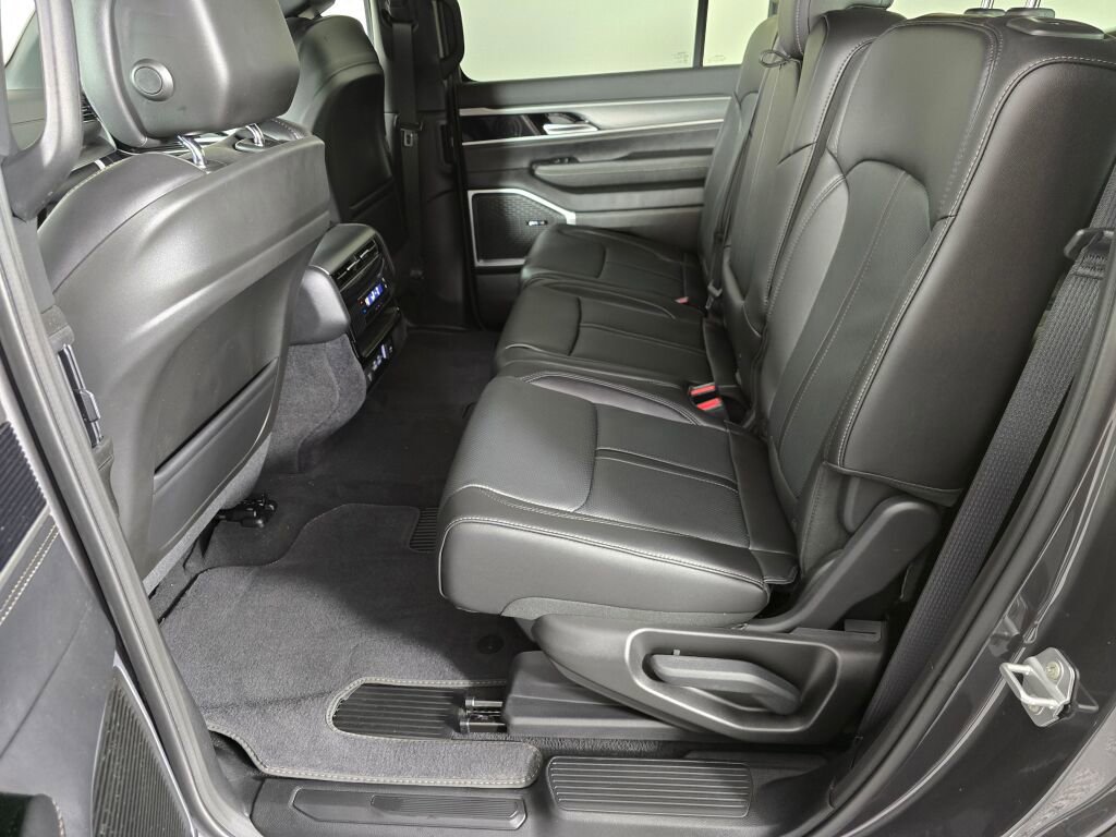 New 2025 Jeep Wagoneer 4WD w/ HD Trailer Tow Package image 23