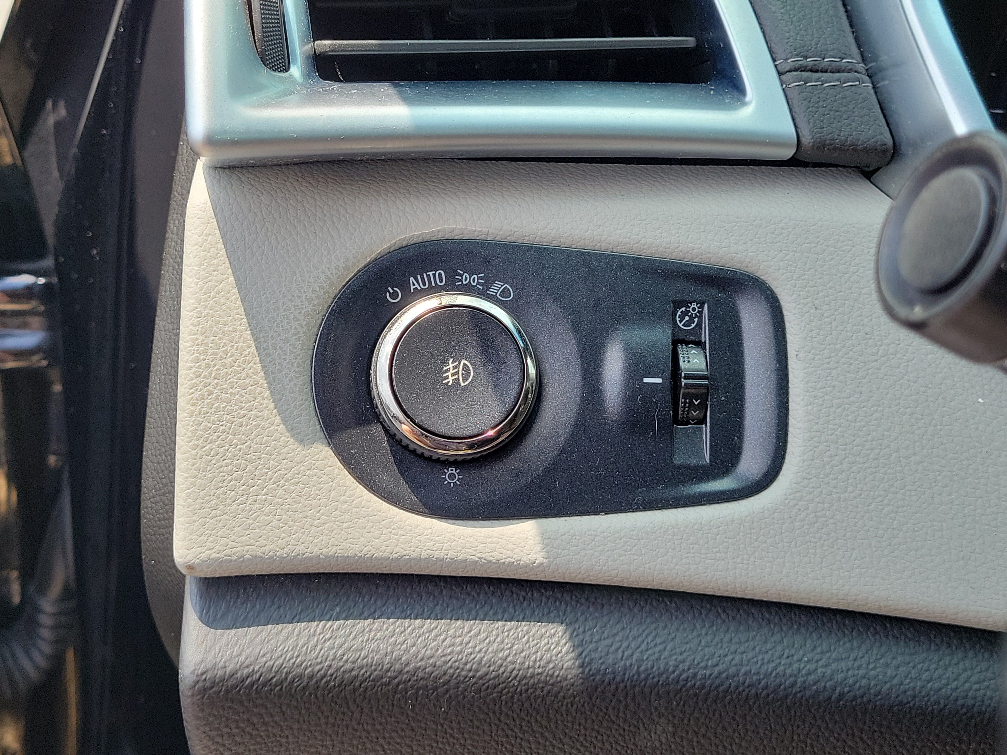 Used 2015 Cadillac SRX Performance w/ Driver Awareness Package FWD image 22