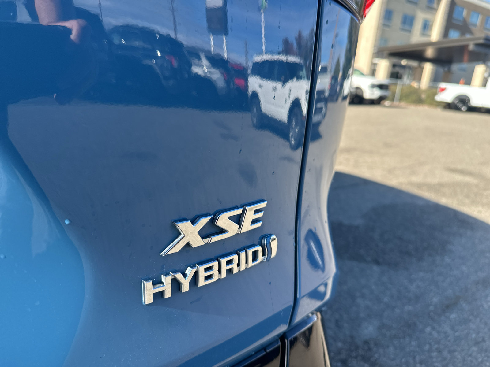 Used 2022 Toyota RAV4 XSE AWD/4WD image 11