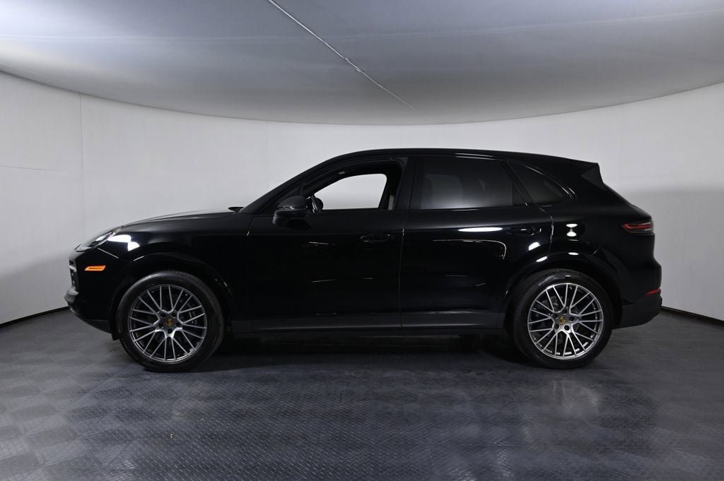 Certified 2023 Porsche Cayenne Platinum Edition AWD/4WD image 2