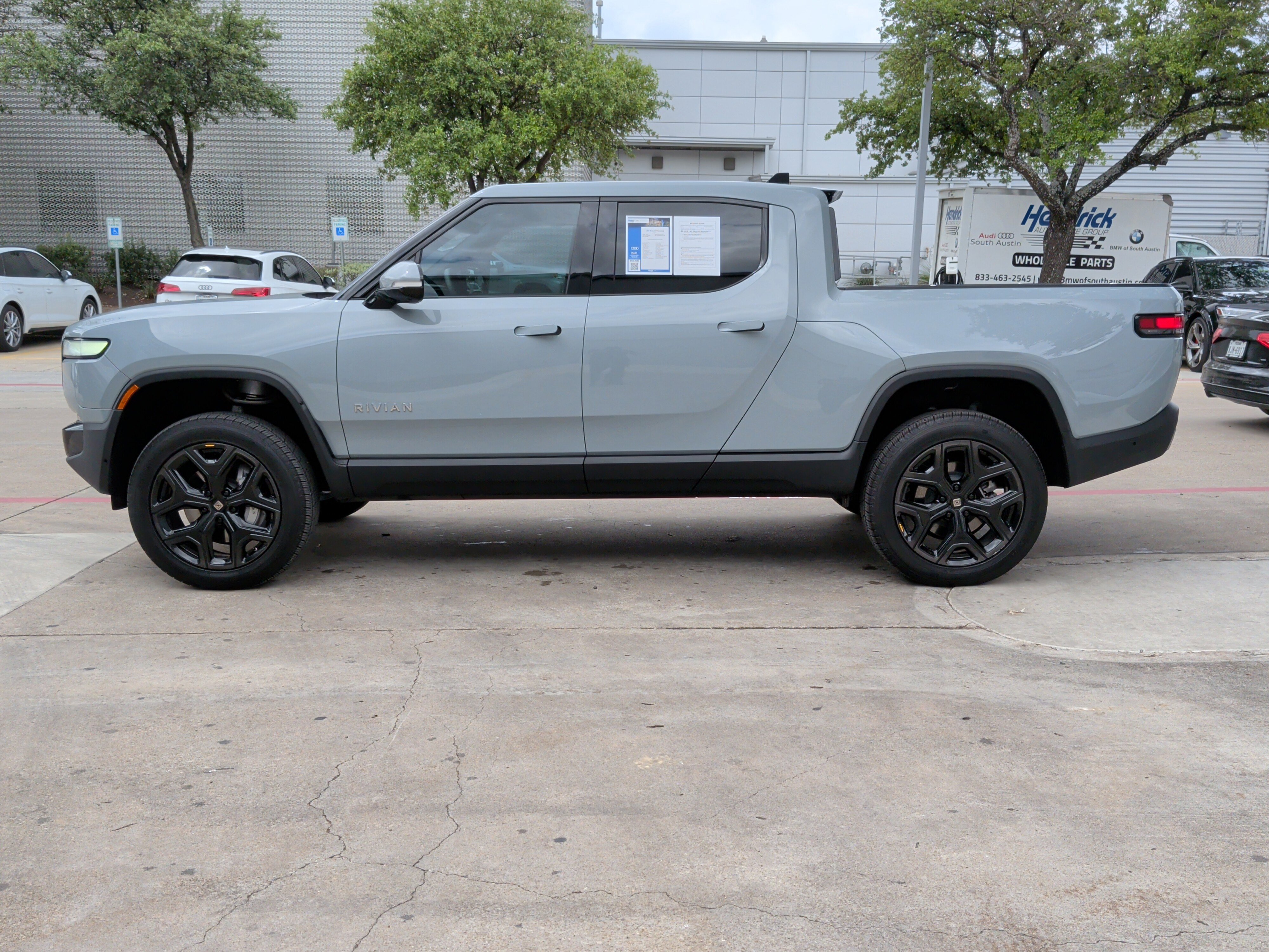 Used 2023 Rivian R1T Adventure image 7