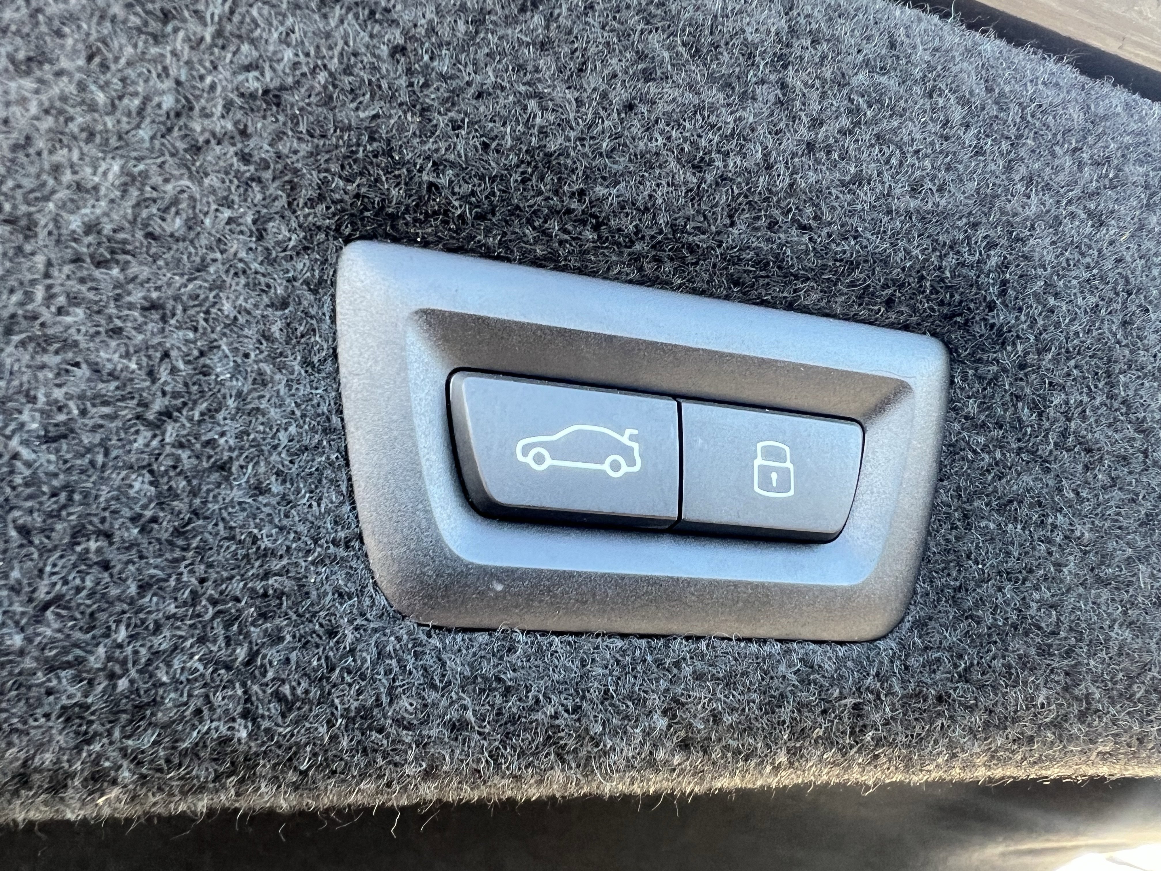 Used 2023 BMW 740i w/ Executive Package image 40