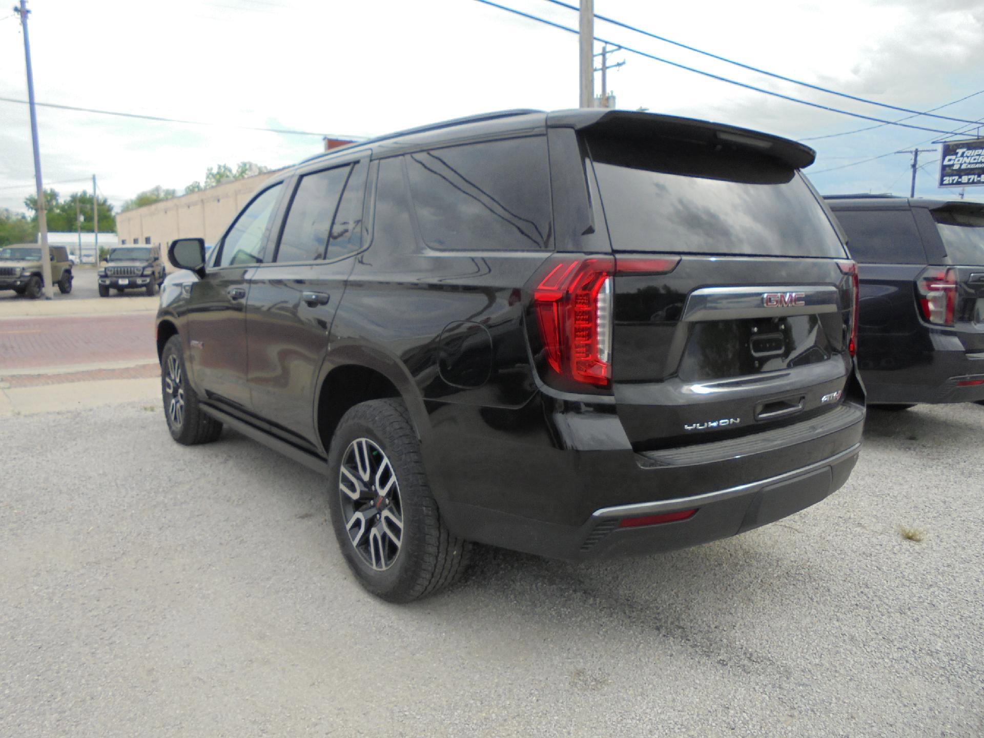 Used 2023 GMC Yukon AT4 w/ LPO, Floor Liner Package image 6