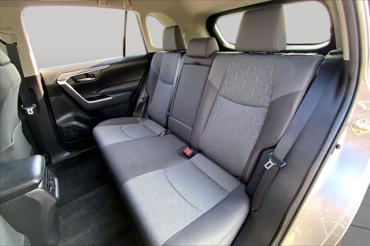 Used 2022 Toyota RAV4 XLE AWD/4WD image 20
