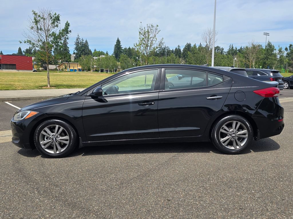 Used 2017 Hyundai Elantra SE FWD image 2