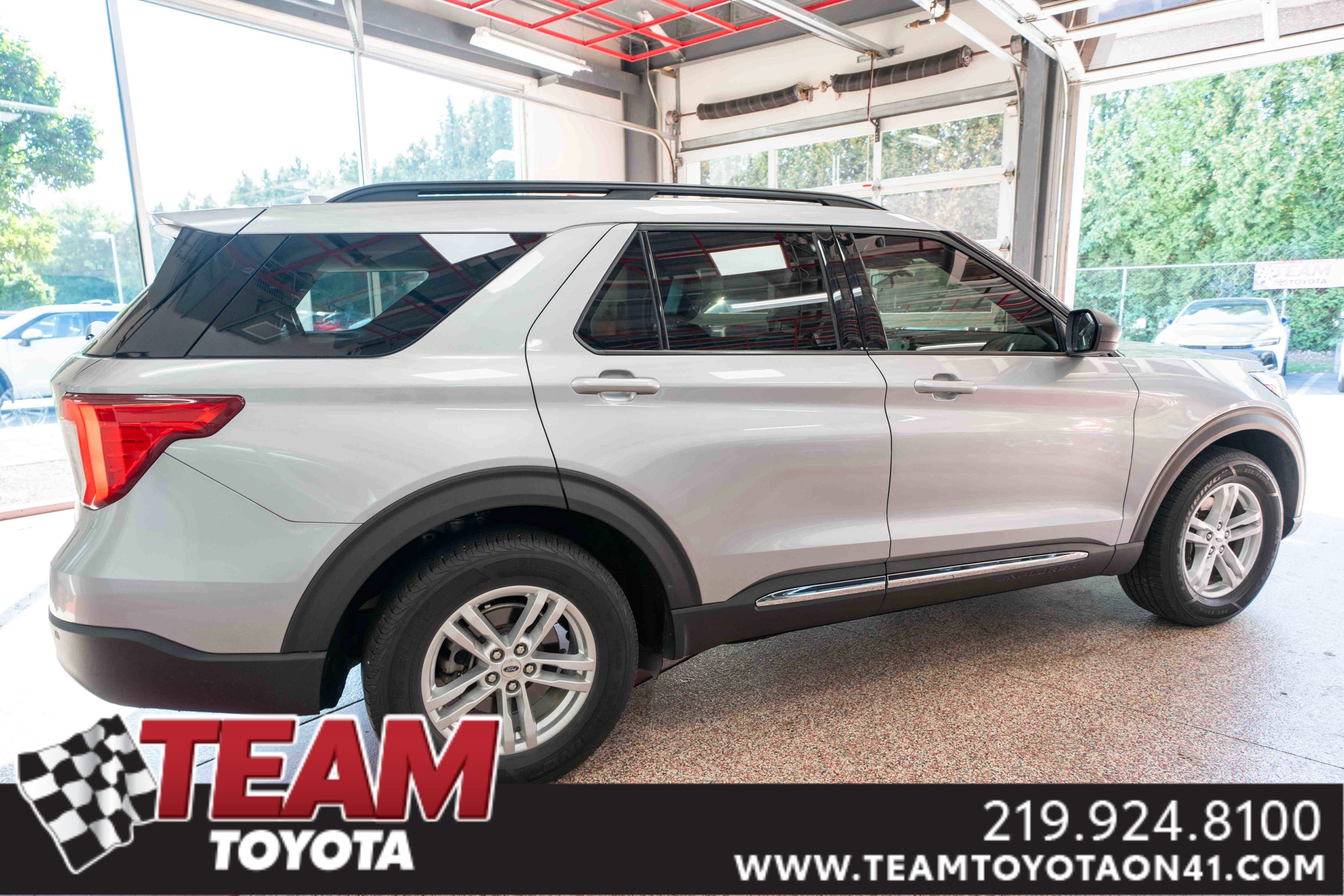 Used 2020 Ford Explorer XLT w/ Equipment Group 202A image 4