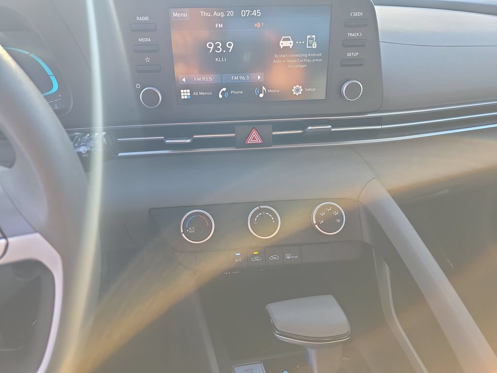 Used 2025 Hyundai Elantra SE FWD image 16