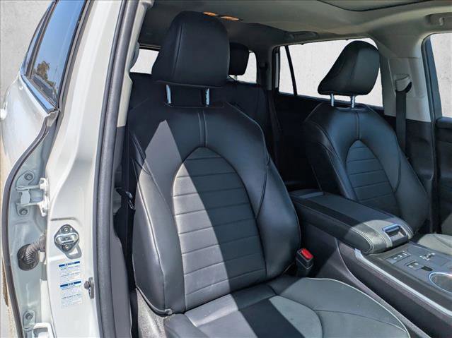 Used 2022 Toyota Highlander XLE AWD/4WD image 22
