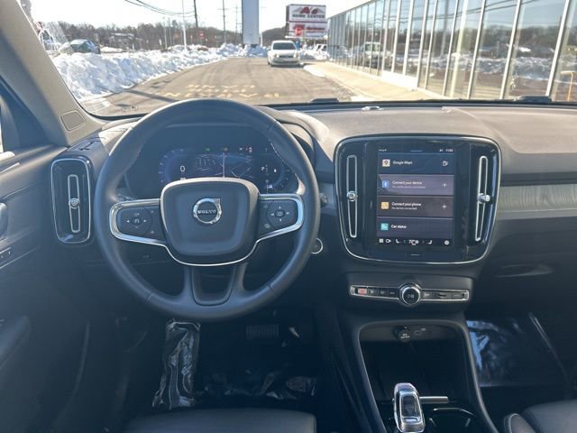 Certified 2025 Volvo XC40 B5 Plus image 17
