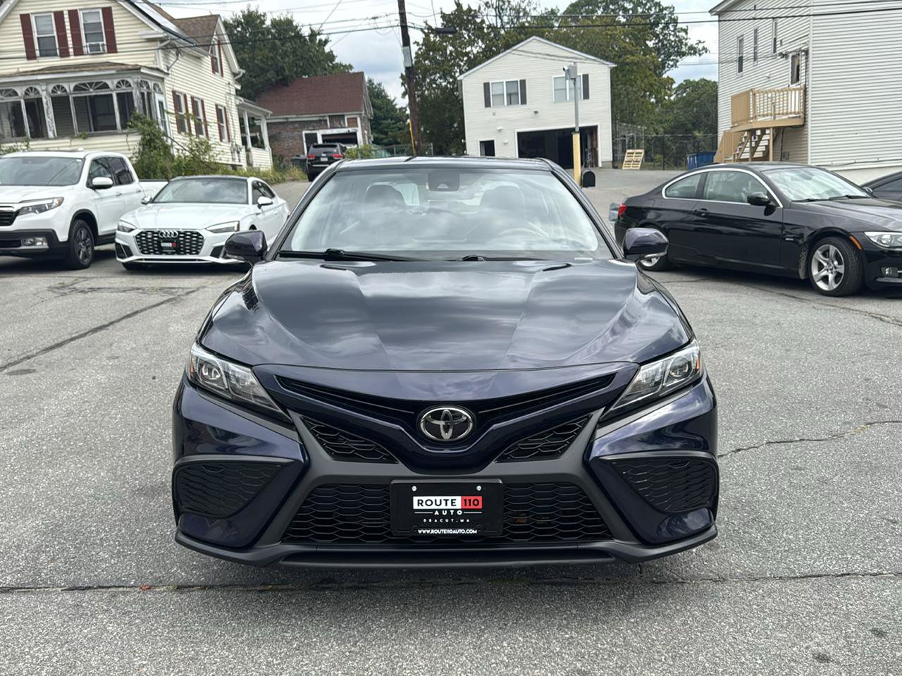 Used 2022 Toyota Camry SE FWD image 3