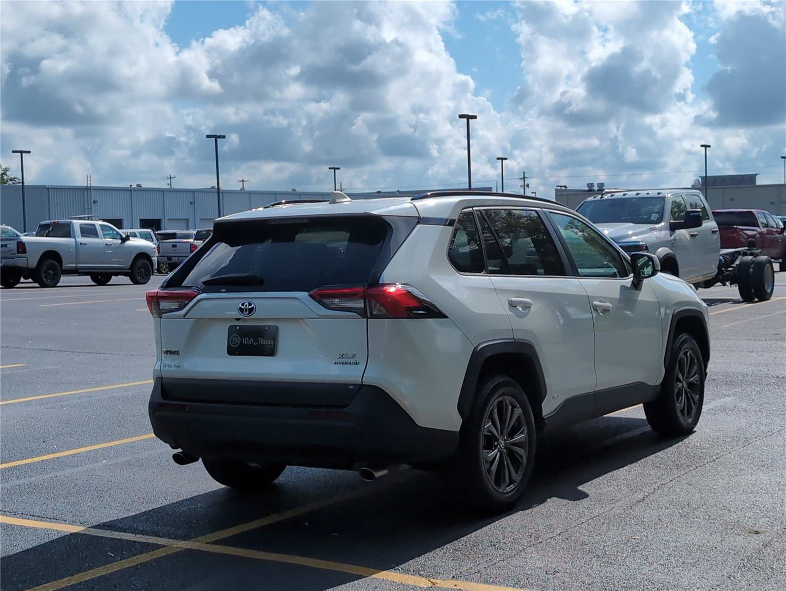 Used 2022 Toyota RAV4 XLE Premium AWD/4WD image 7