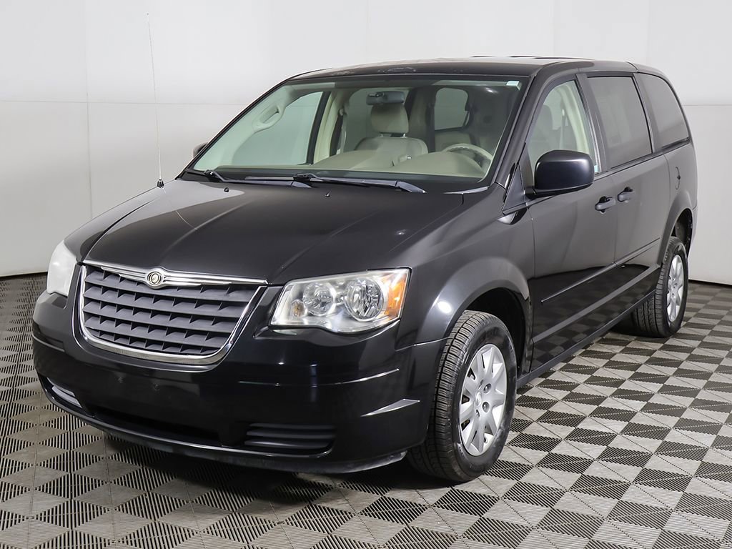 Used 2008 Chrysler Town & Country LX image 3