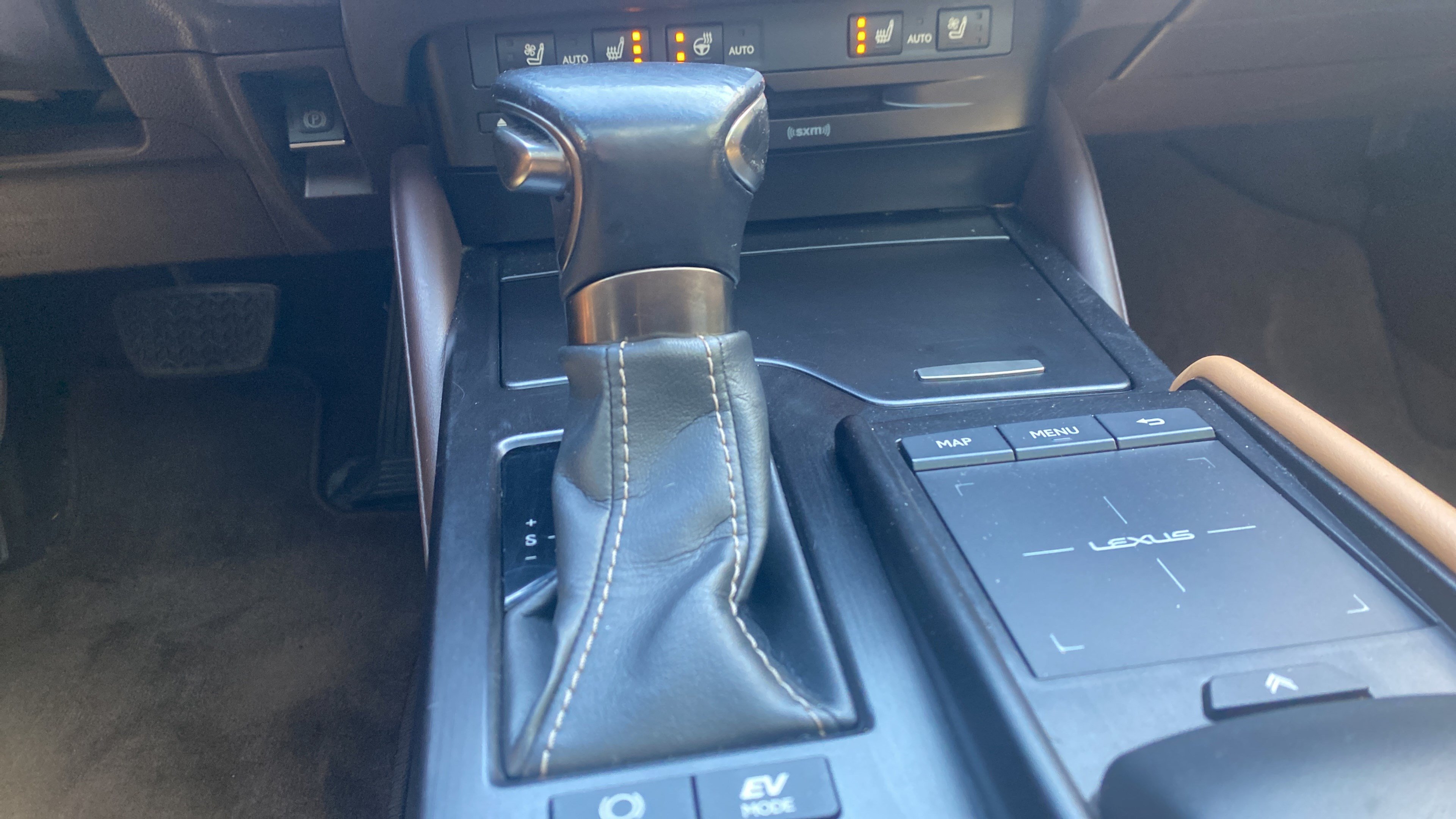 Used 2019 Lexus ES 300h w/ Premium Package FWD image 29