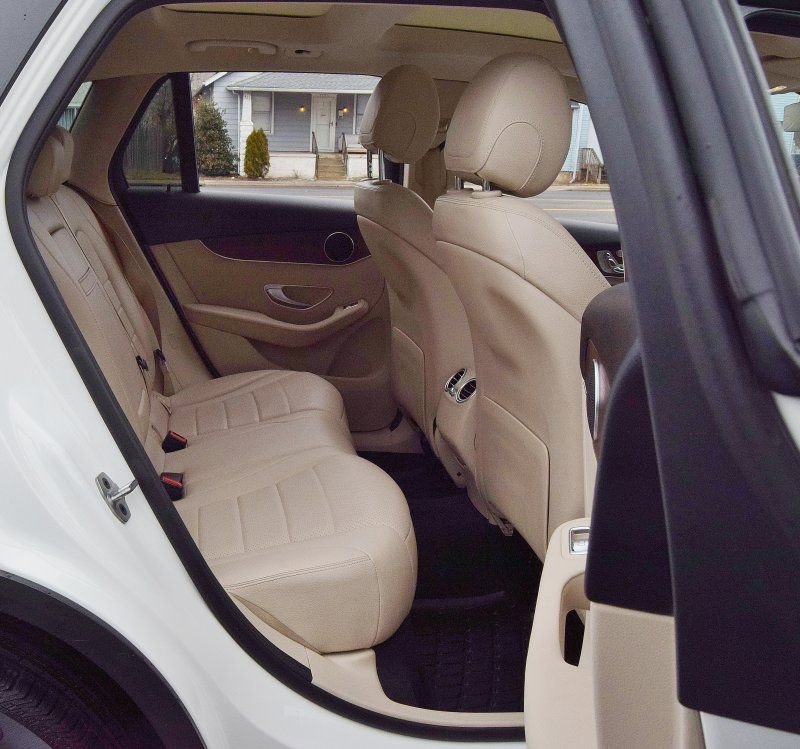 Used 2022 Mercedes-Benz GLC 300 4MATIC w/ Premium Package Lite image 32