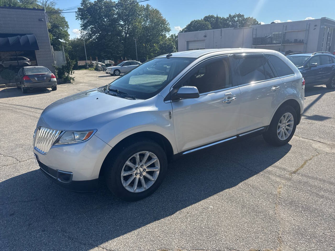 Used 2011 Lincoln MKX AWD w/ Wood Pkg image 2
