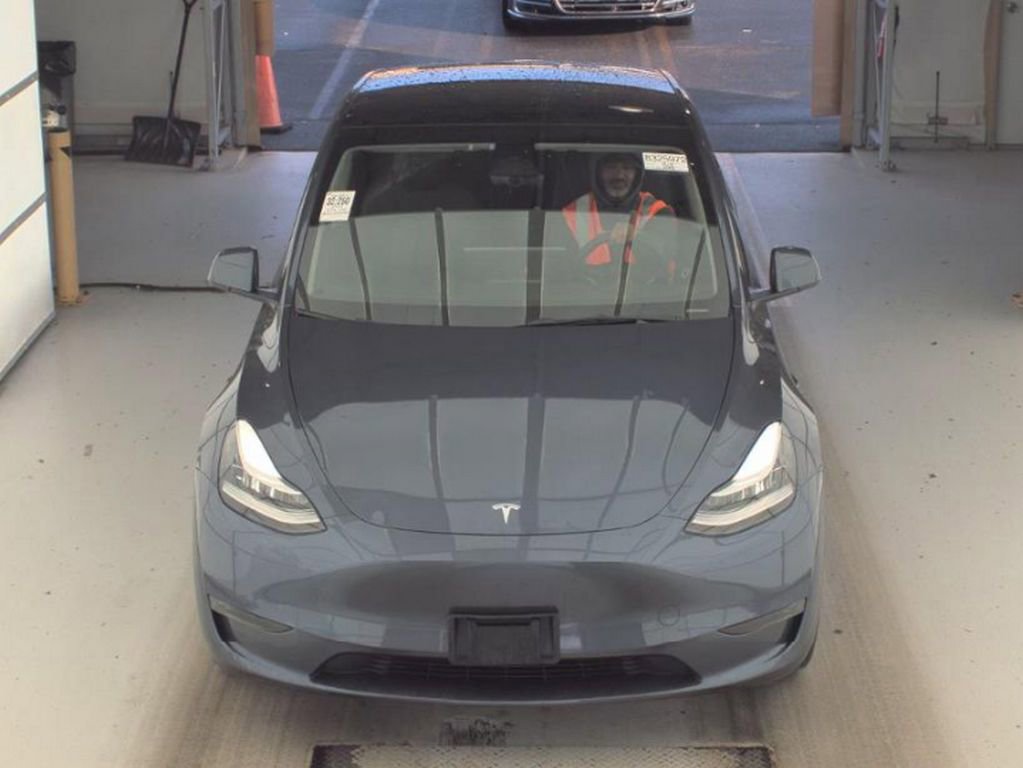Used 2023 Tesla Model Y Long Range AWD/4WD image 3