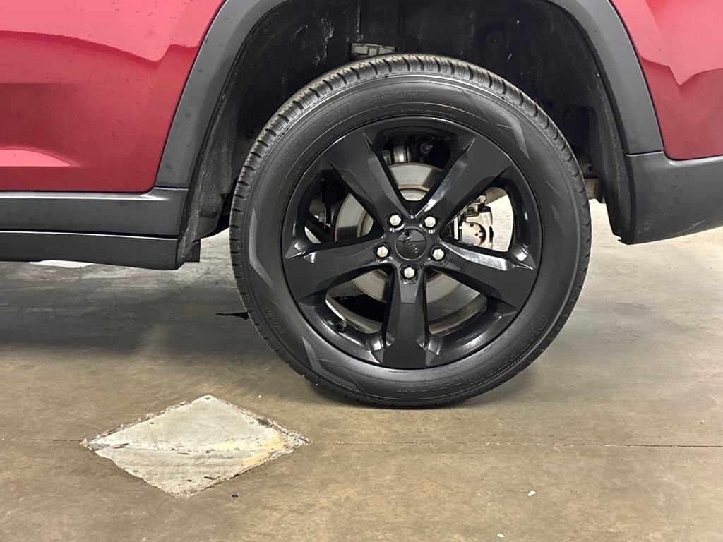 Used 2023 Jeep Grand Cherokee Altitude image 12