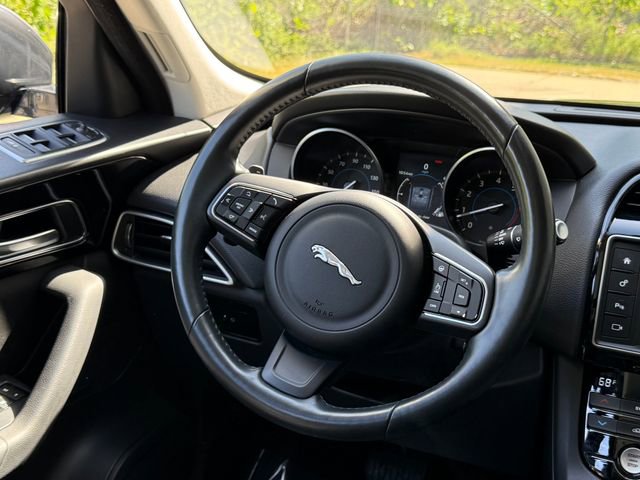 Used 2017 Jaguar F-PACE Prestige image 18