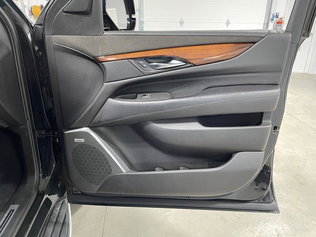 Used 2016 Cadillac Escalade ESV Luxury AWD/4WD image 26