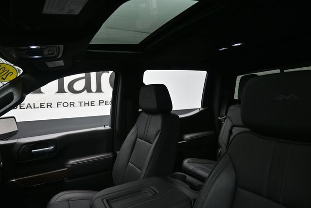 Used 2021 Chevrolet Silverado 1500 High Country w/ Technology Package AWD/4WD image 17