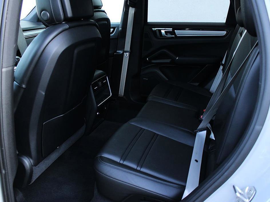 Used 2022 Porsche Cayenne Platinum Edition AWD/4WD image 8