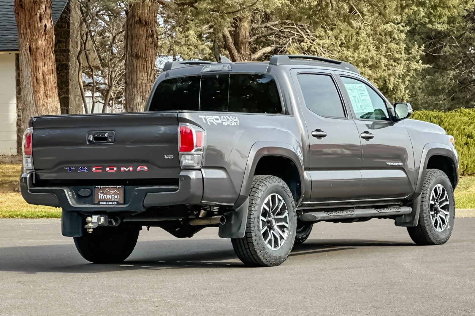 Used 2022 Toyota Tacoma TRD Sport w/ TRD Premium Sport Package image 4