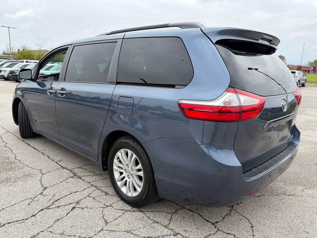 Used 2015 Toyota Sienna XLE w/ XLE Navigation Package FWD image 5