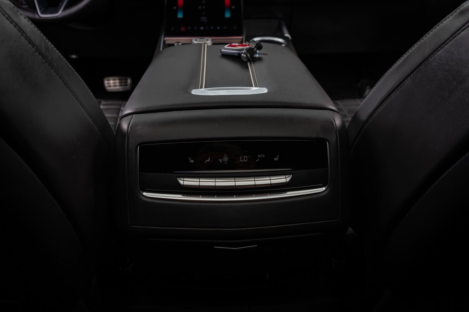 Used 2025 Cadillac Escalade V w/ LPO, ONYX Package AWD/4WD image 41