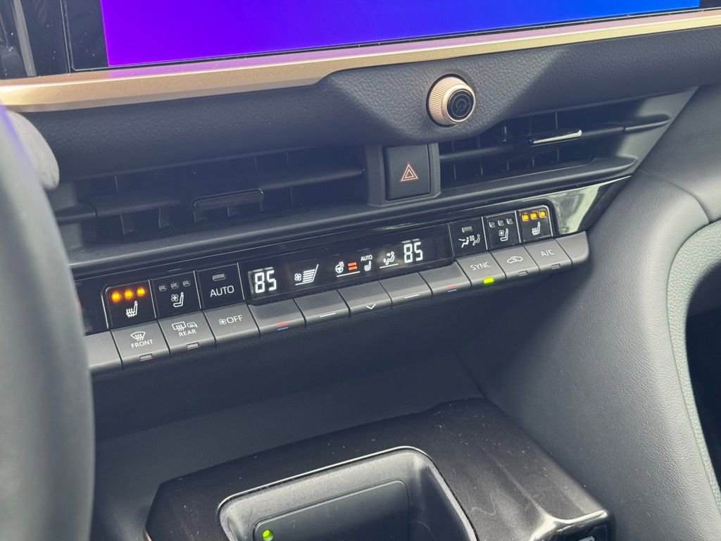 Certified 2025 Toyota Crown Limited image 31