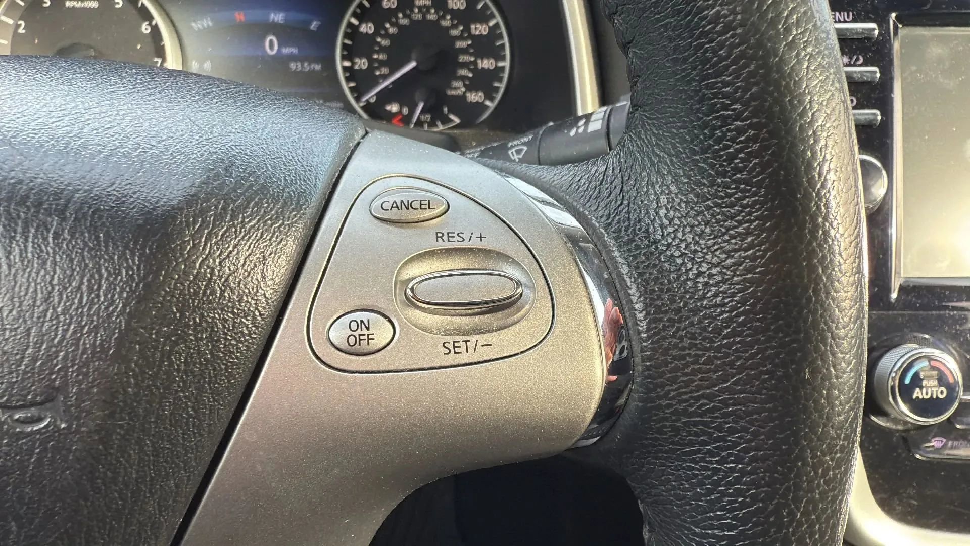 Used 2018 Nissan Murano SV image 11