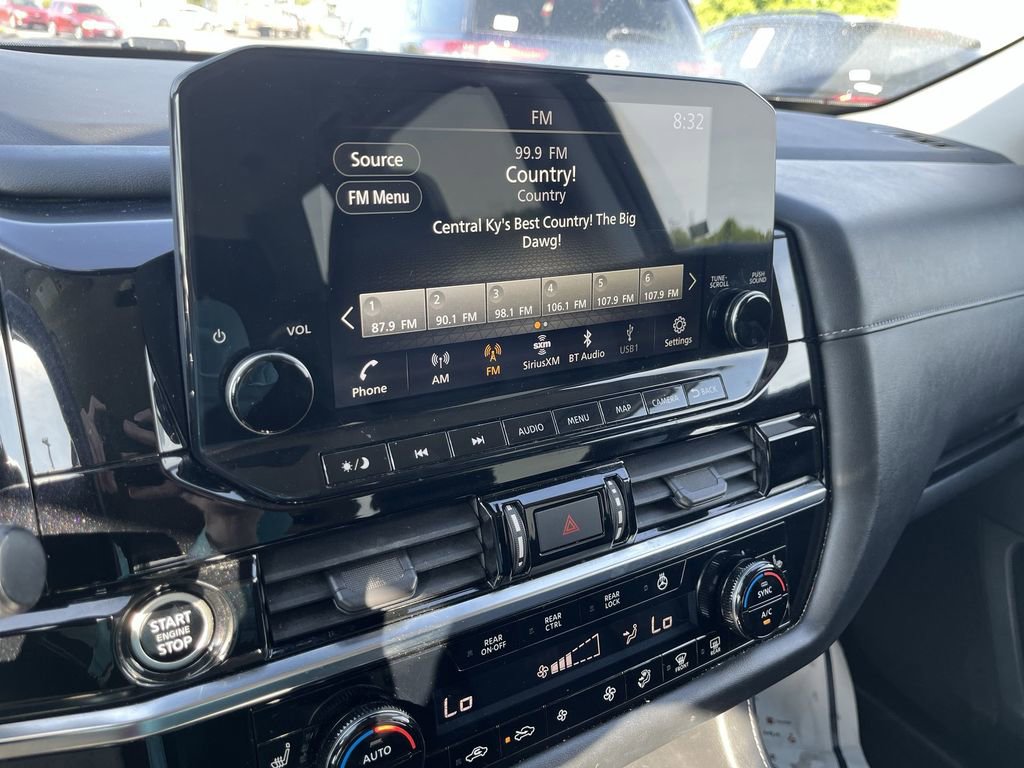 Used 2022 Nissan Pathfinder SL AWD/4WD image 16