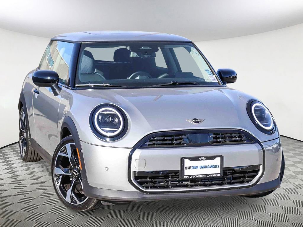 Used 2025 MINI Cooper 2-Door Hardtop image 1