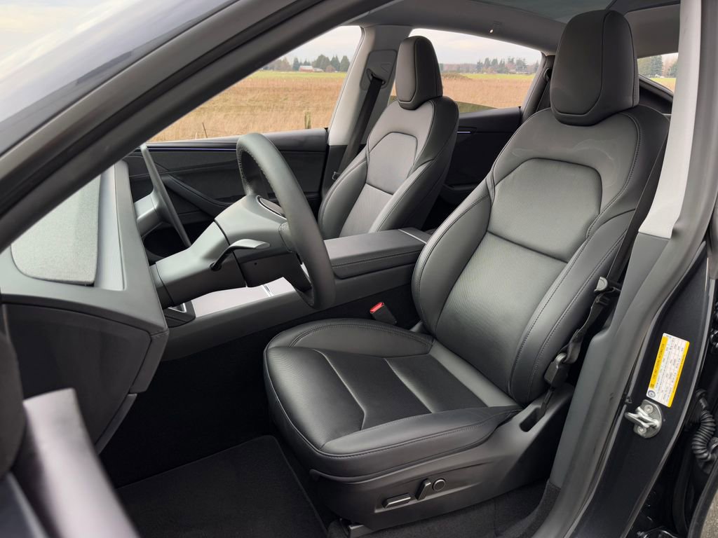 Used 2026 Tesla Model Y Long Range image 9