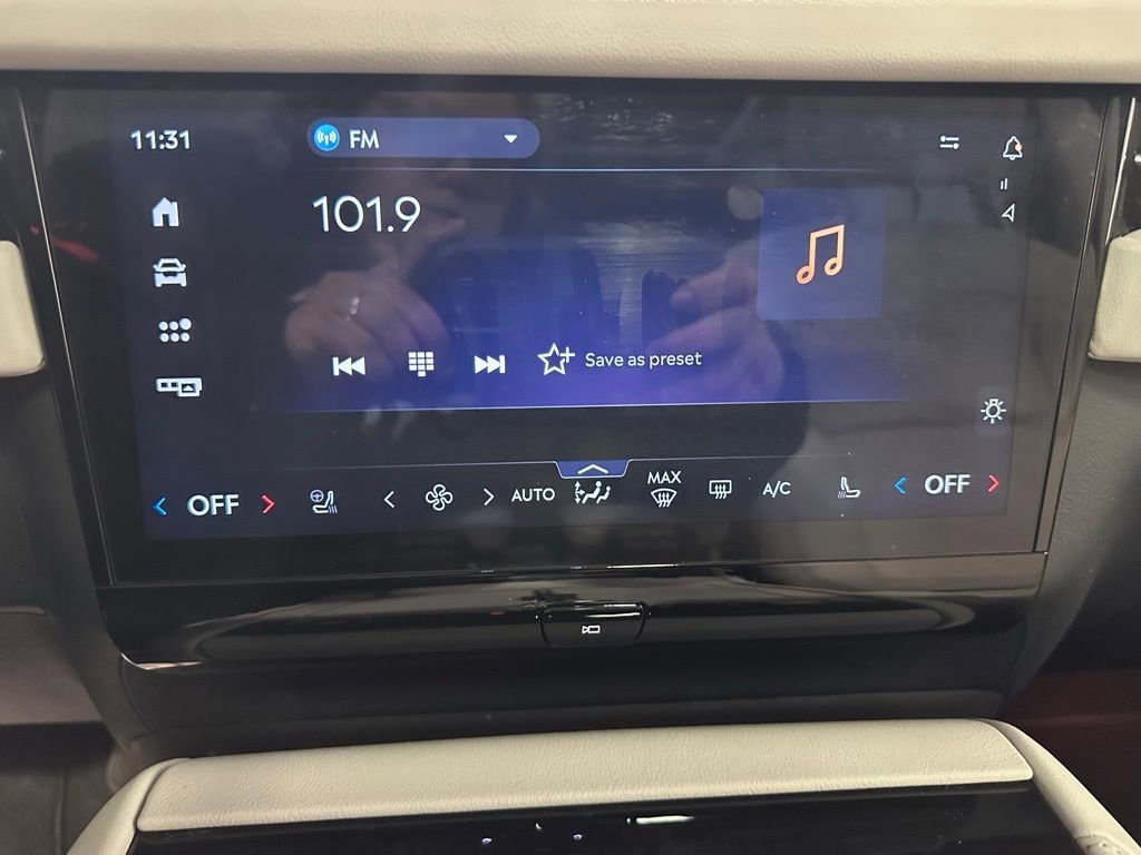 Used 2025 Lincoln Navigator Reserve image 34