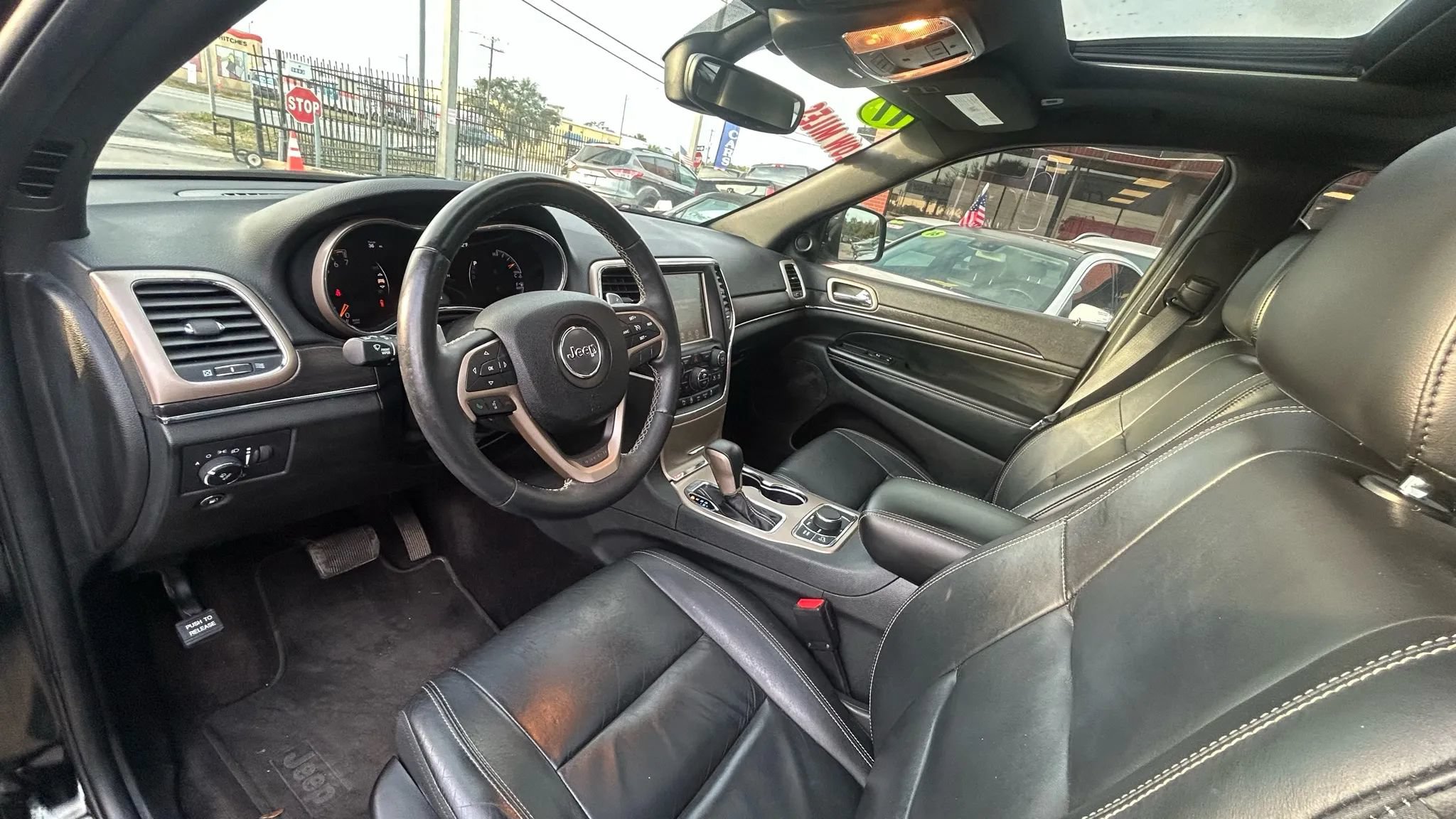 Used 2017 Jeep Grand Cherokee Limited AWD/4WD image 7