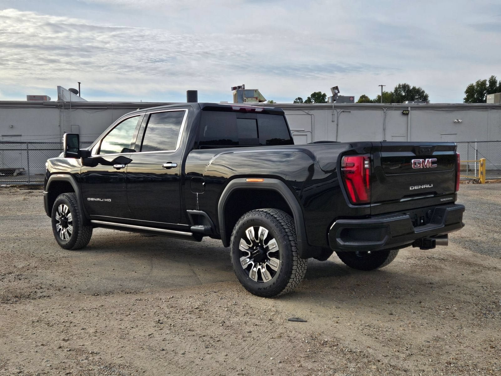 New 2026 GMC Sierra 2500 Denali w/ Denali Reserve Package AWD/4WD image 3
