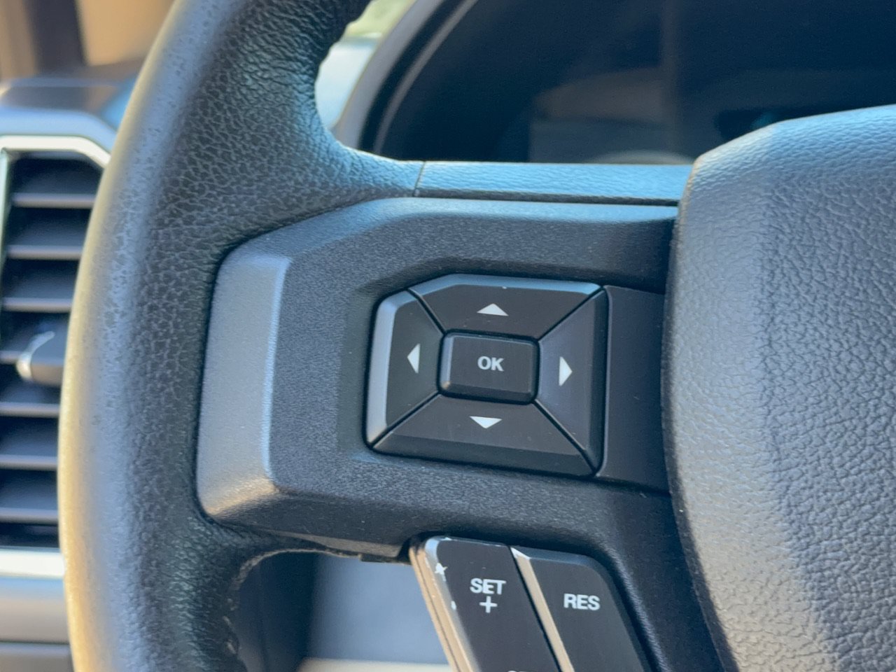 Used 2015 Ford F150 XLT w/ Equipment Group 301A Mid AWD/4WD image 18