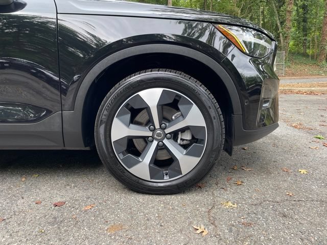 Certified 2025 Volvo XC40 B5 Plus AWD/4WD image 25